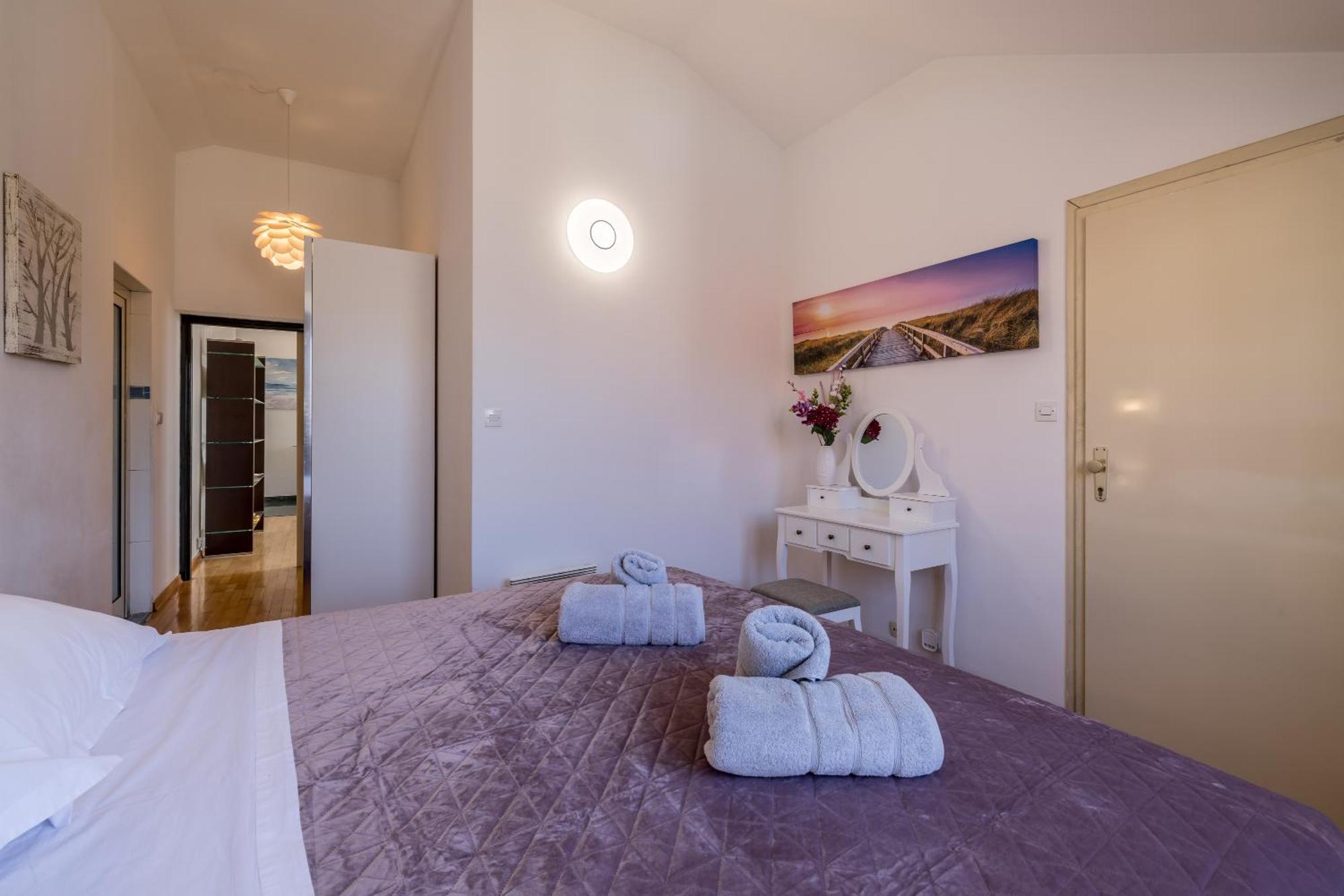 Urban Utopia Penthouse With Private Parking Split Exterior foto